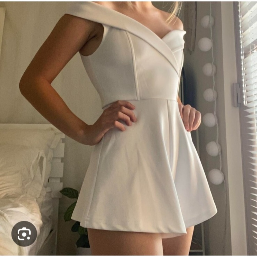NWT Showpo Women's Sz 6 White In the Spotlight Off the Shoulder Playsuit Romper